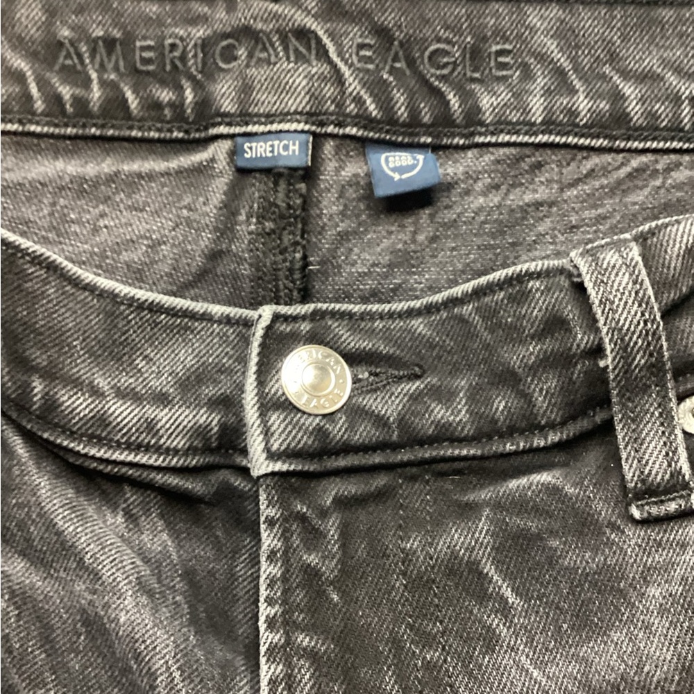 Black stretch American Eagle jeans with a ripped knee-size 14 regular - Picture 6 of 7